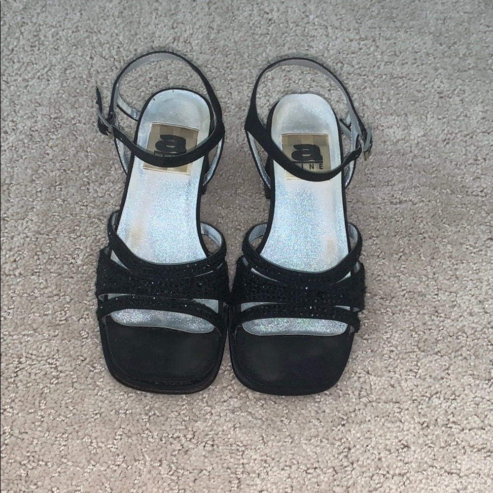 Line sparkly black heals